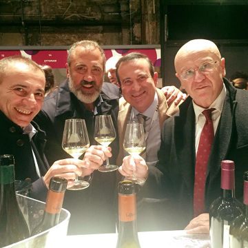 Brindisi coi vini della Regola tra Marcello Masi, Rocco Tolfa e Roberto Rabachino con Flavio Nuti