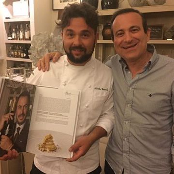 Lo chef Nicola Gronchi con Flavio Nuti alla consegna del libro La Regoladegli Chef presso il ristorante 'Bistrot'